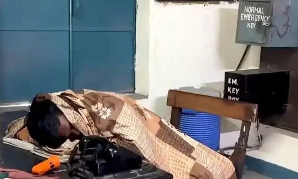 रेल गुमटी बंद कर सो गया गेटमैन, जन शताब्दी समेत तीन ट्रेन अटकी, सस्पेंड